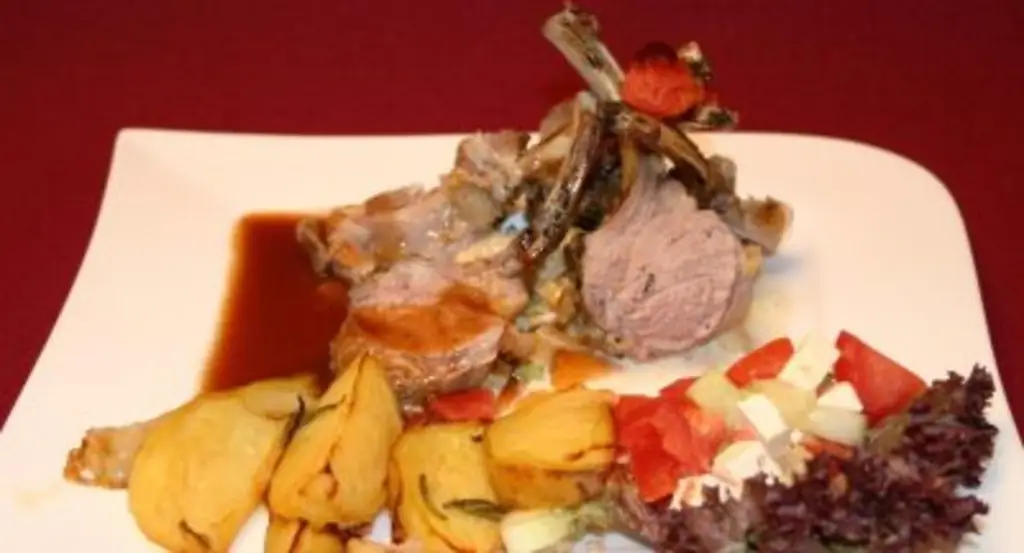 Ран из баранины с корочкой из трав и фенхелем