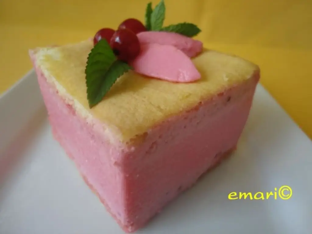 Кремовые кубики черной смородины