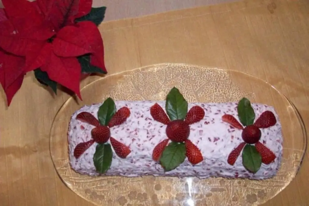 Клубничный рулет