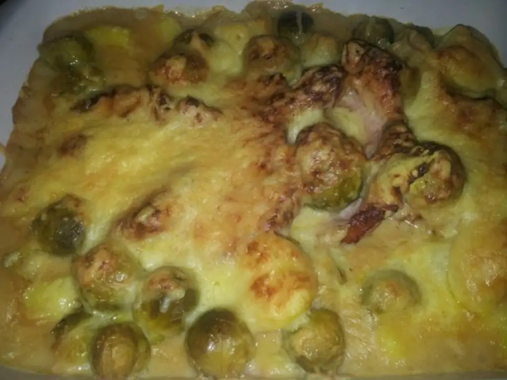 Запеканка Касслера с брюссельской капустой Запеканка Касслера с брюссельской капустой
