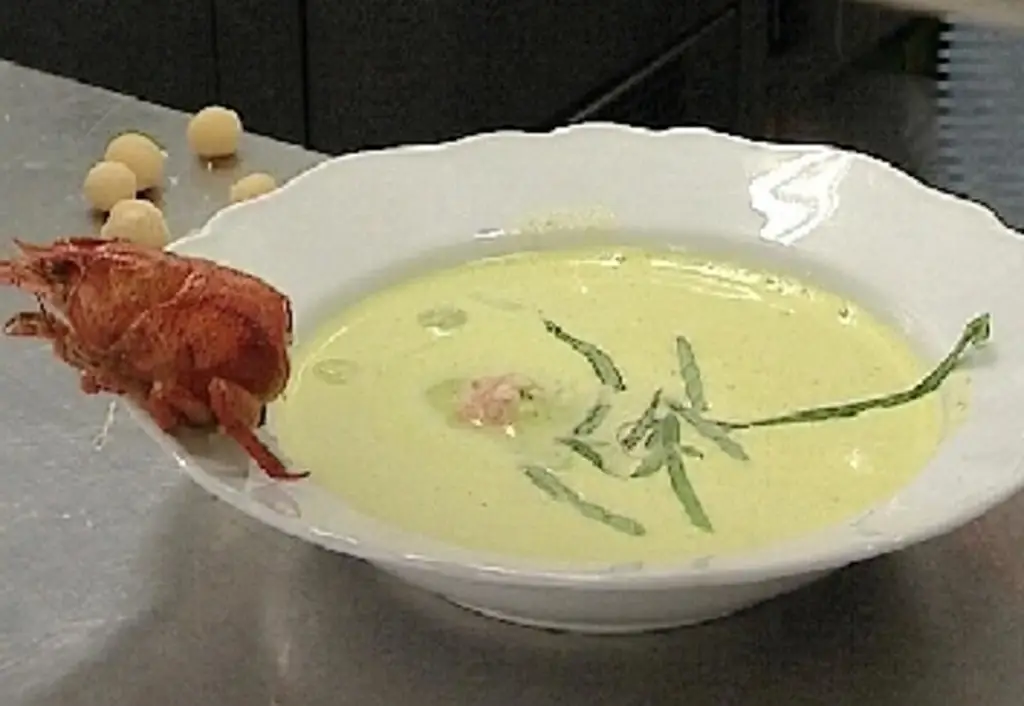 Суп из трав с мясом раков