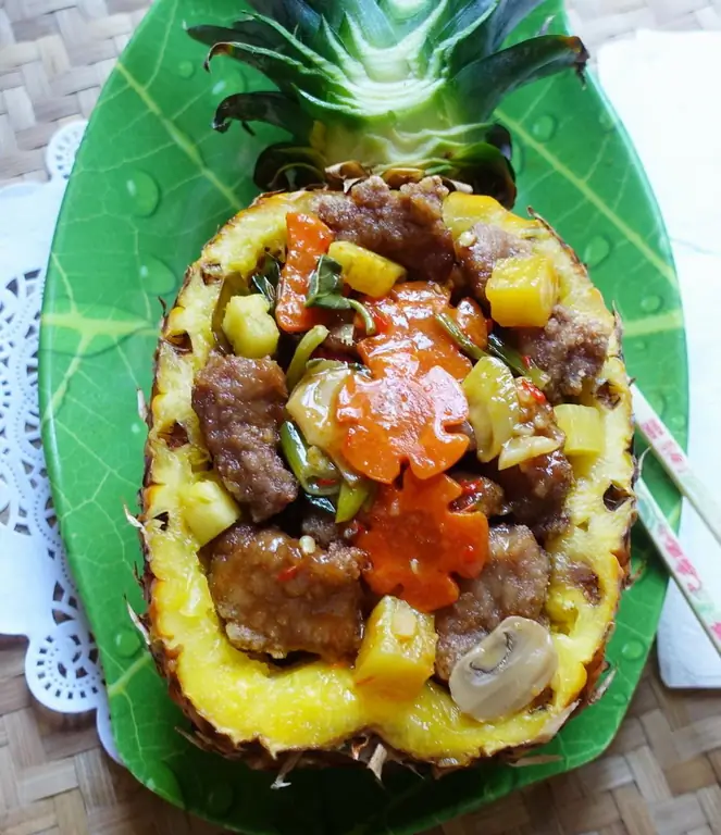 Нежная, пикантная свинина с ананасом