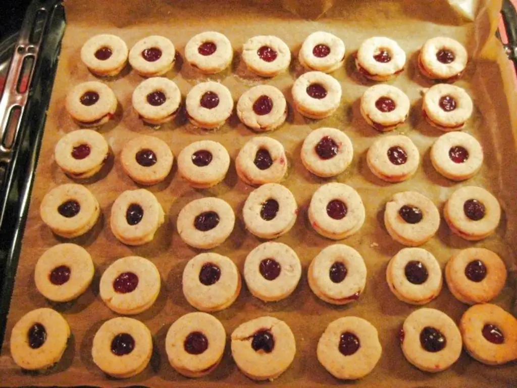 Негодяиравняется 60