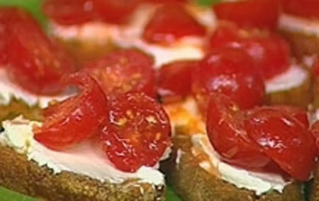 Кростини с козьим сыром