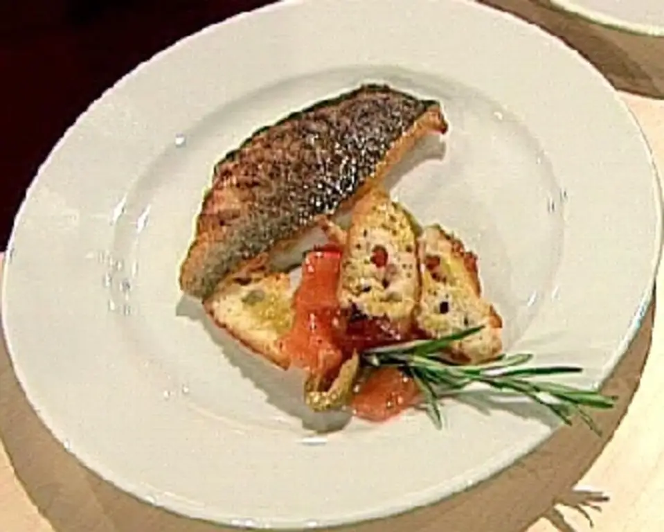 Хрустящая дорада с салатом из чиабатты