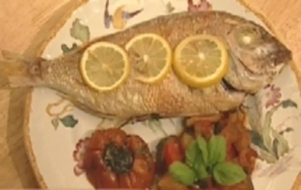 Дорада на гриле с рататуем