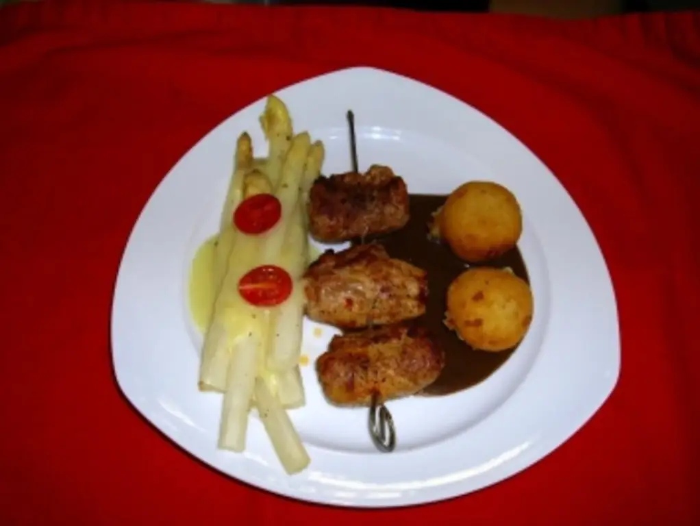 Рулетики из свиного филе с горчицей