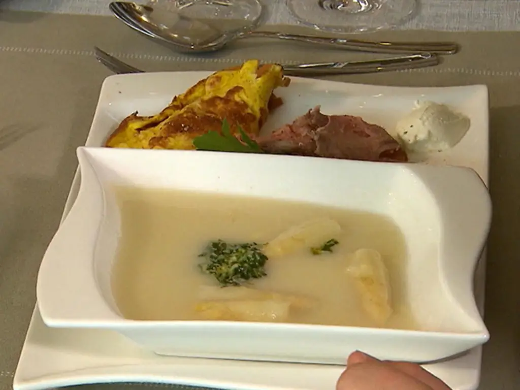 Суп из спаржи с рукколой