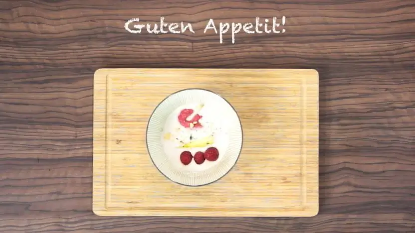 Кокосовый суп с малиновым мороженым (вид в кастрюлю Zacherls)