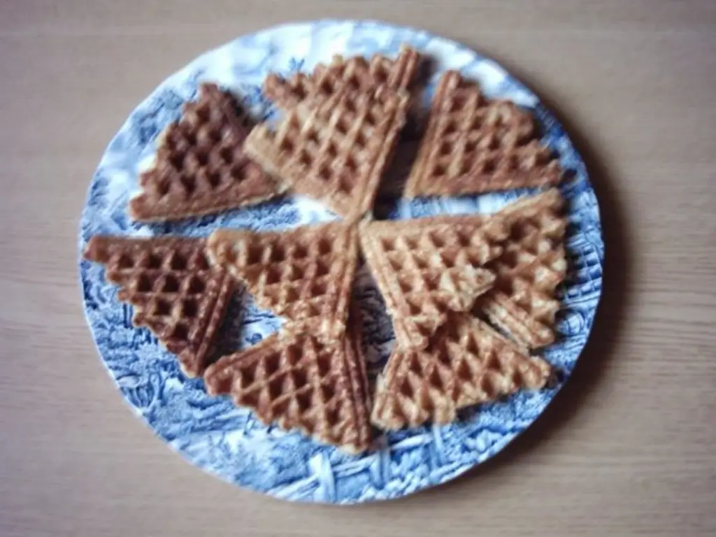 Вафли с яблоком и миндалем