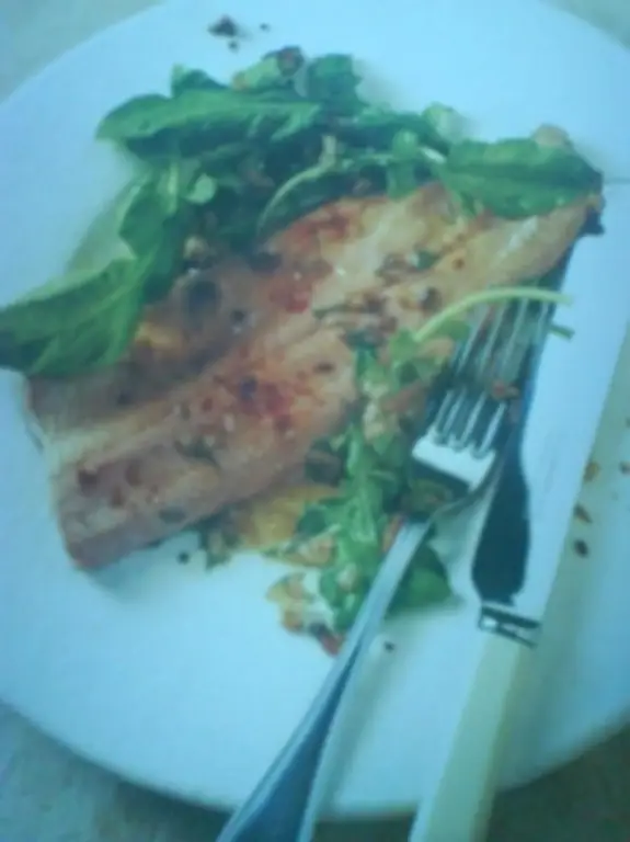 Ружая форель с соусом из грецких орехов