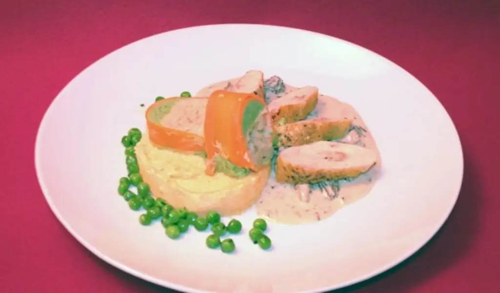 Кукурузный цыпленок с начинкой из грецких орехов