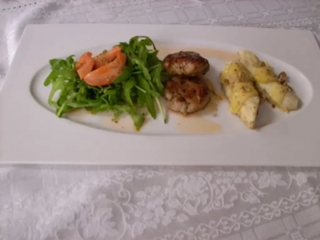 Стейк из свинины с жареным сыром