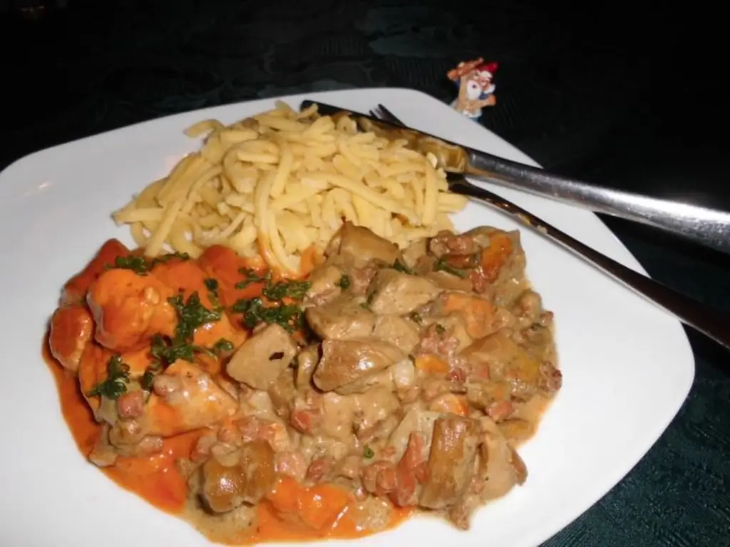 Куриный гуляш со сливками