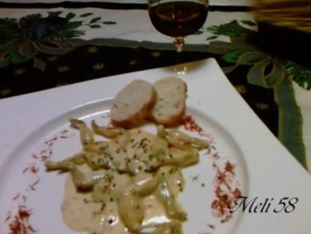 Закуска: лягушачьи лапки в шафрановом соусе