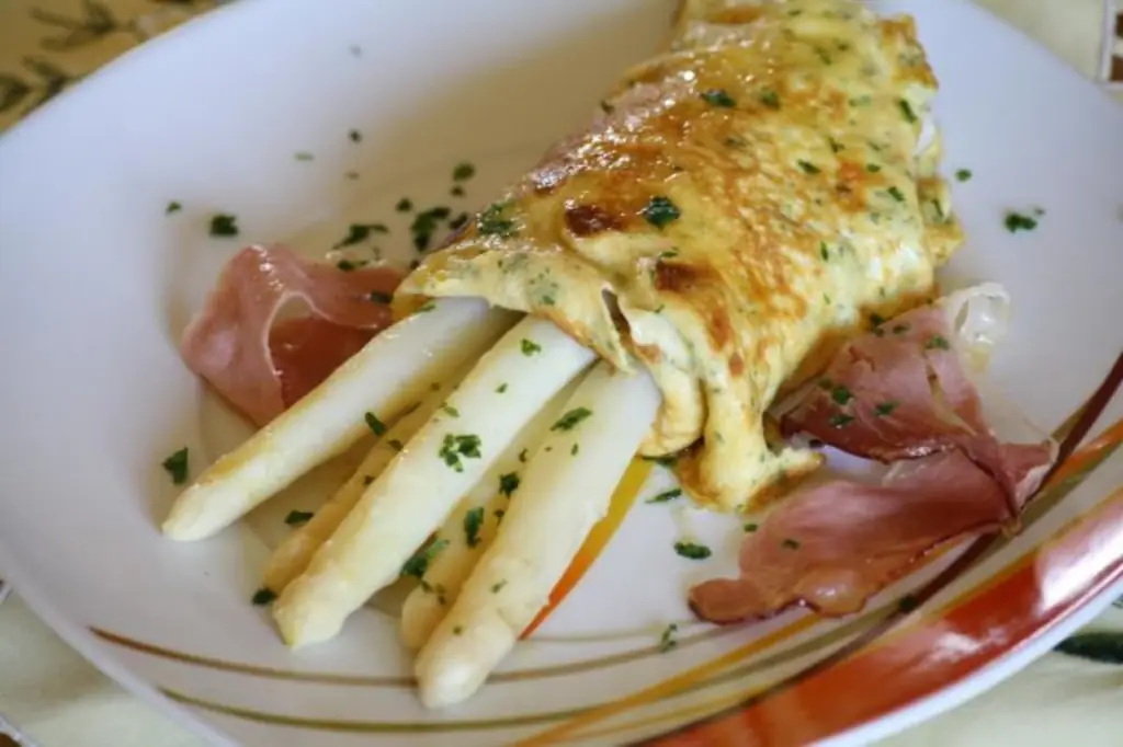 Спаржа в травах