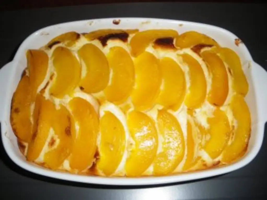 Творожная запеканка с персиками