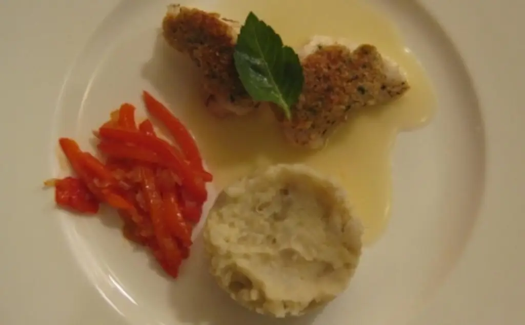 Морской черт с корочкой из кардамона и пюре из топинамбура