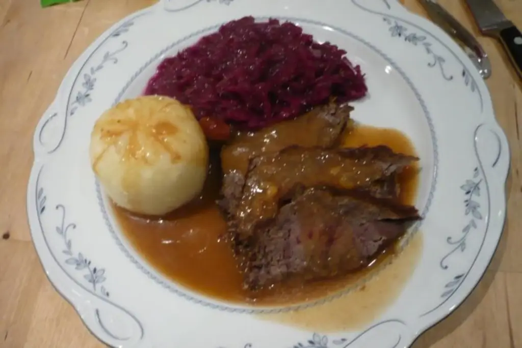 Sauerbraten очень популярен у нас на Рождество
