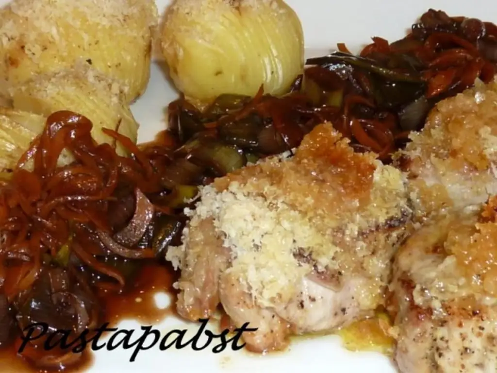 Филе с веерным картофелем и бальзамическим уксусом