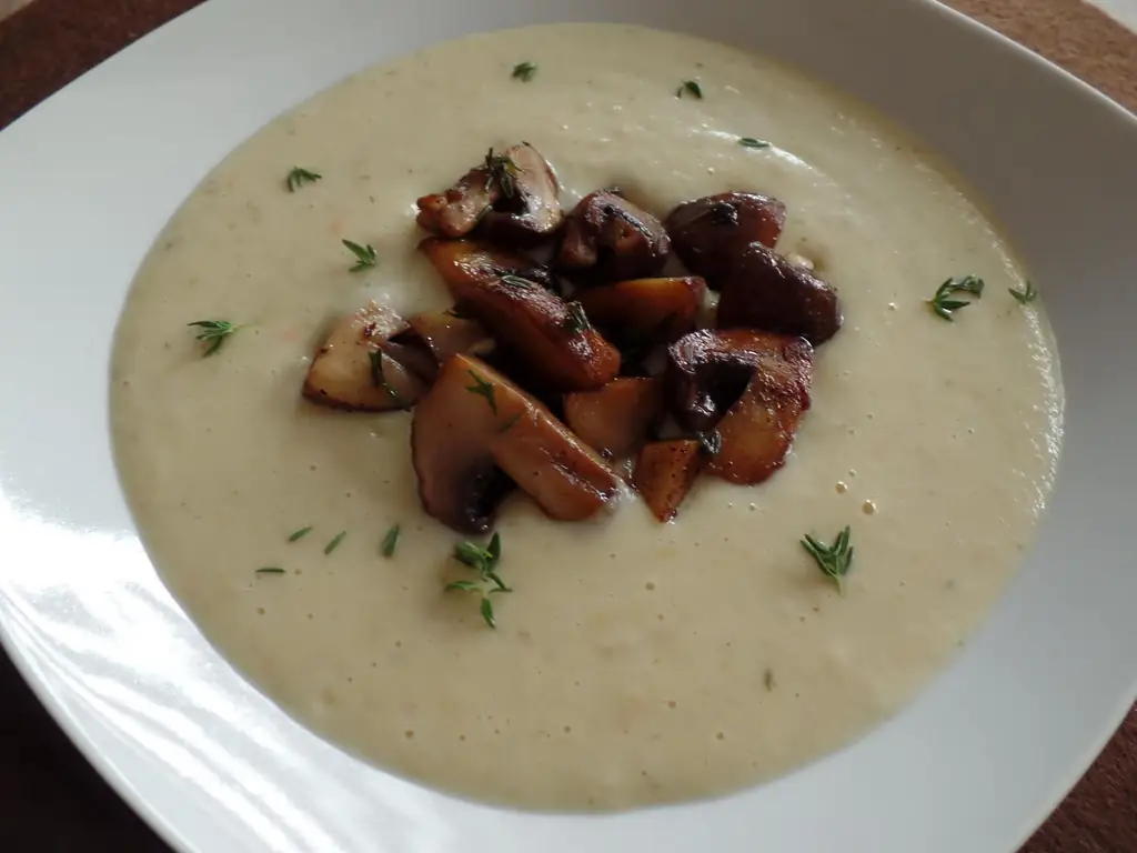 Суп из корней петрушки с грибами