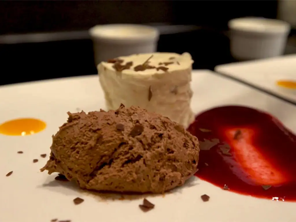 Ванильное парфе с шоколадным муссом