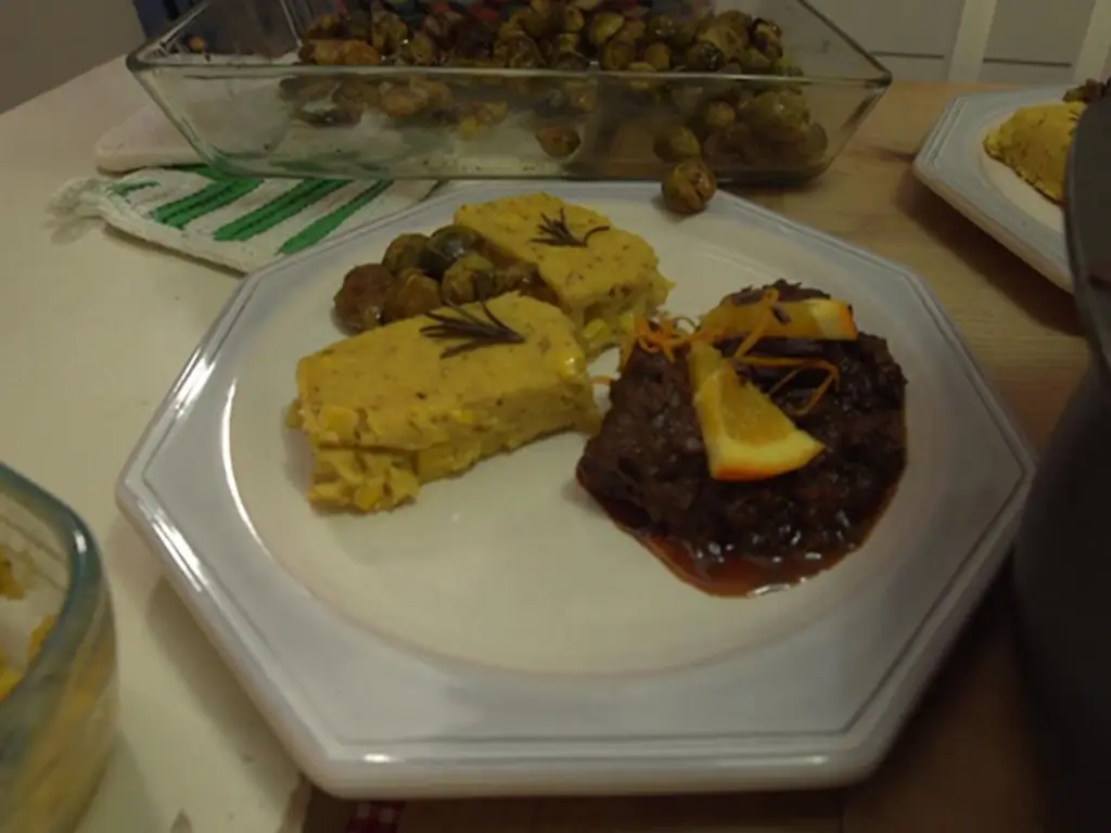 Шоколадный гуляш из кабана