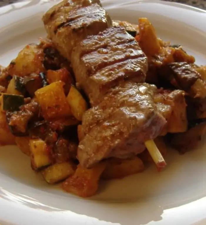 Шашлык из баранины на рагу из баклажанов