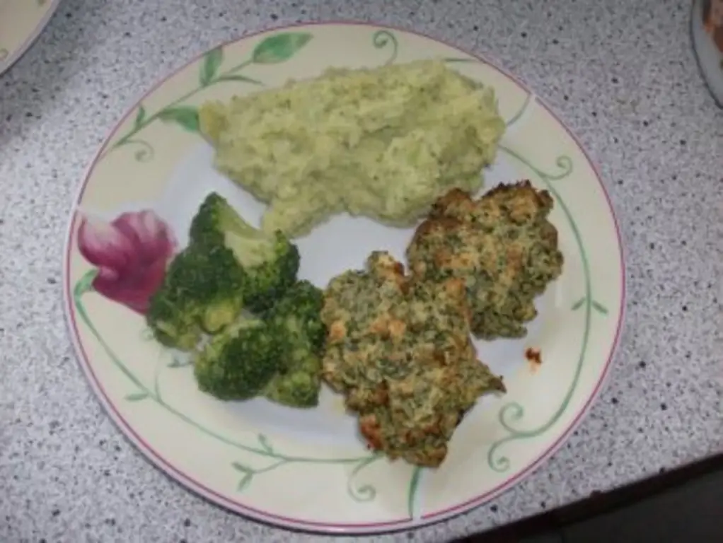 Филе ягненка с корочкой из хрена и брокколи