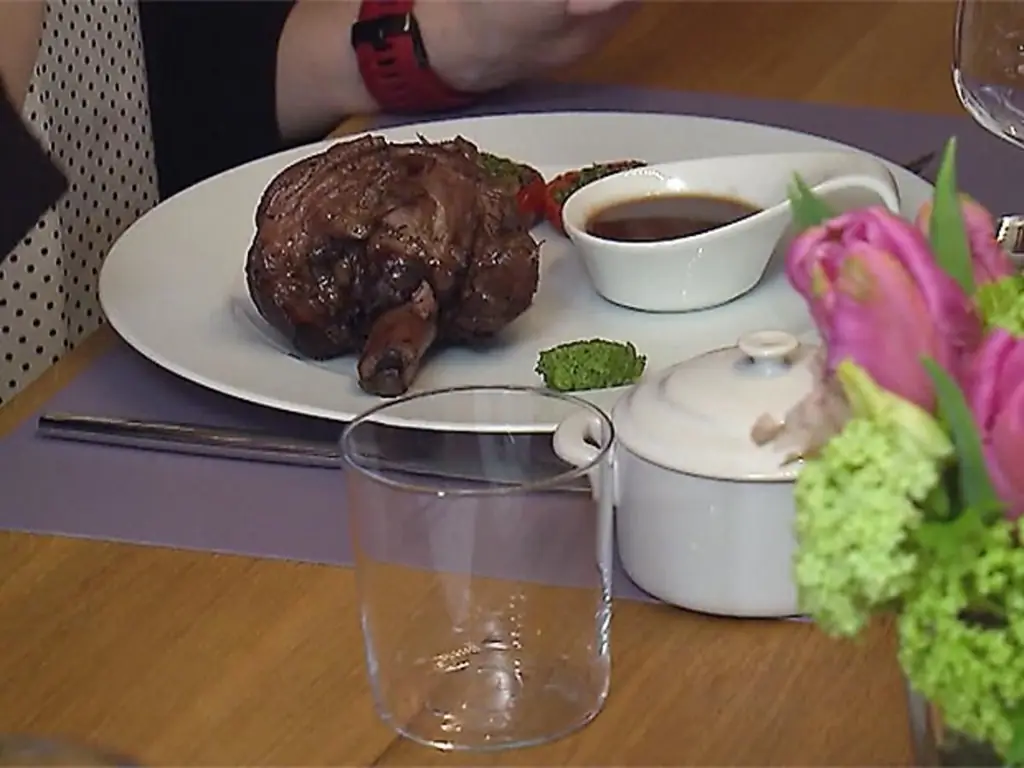 Нога ягненка Провансаль с помидорами Провансаль и рататуем