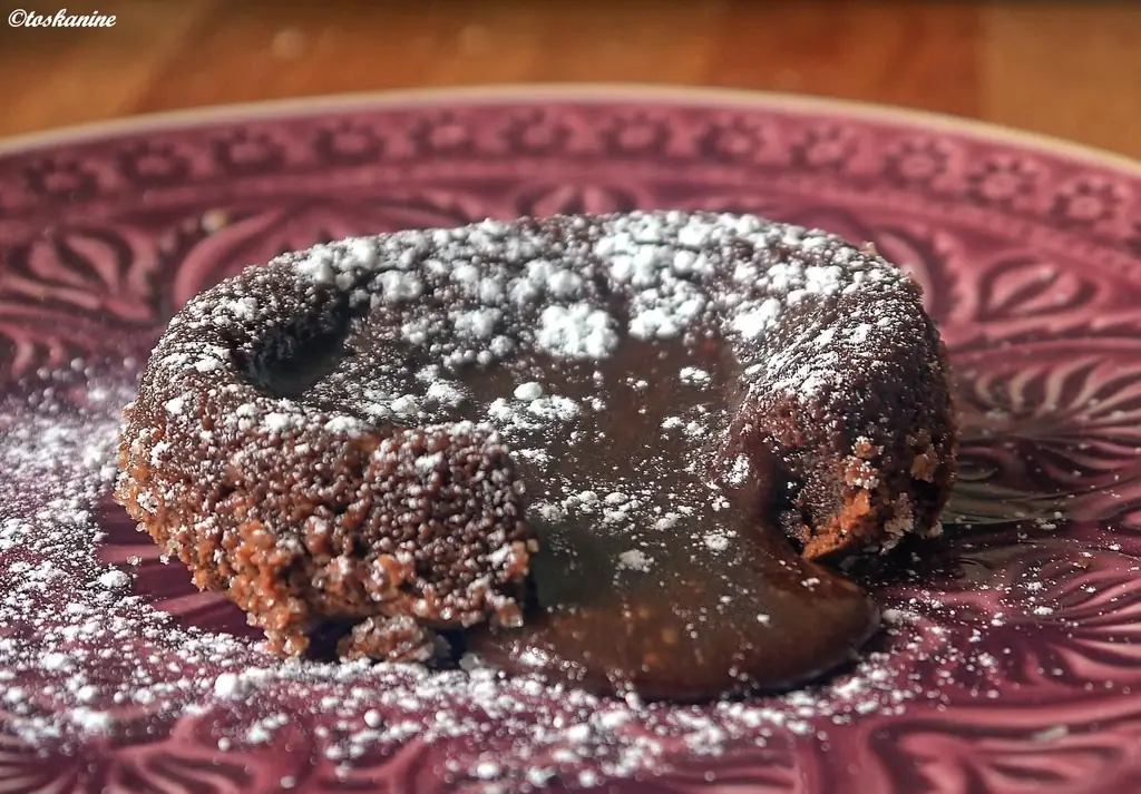 Шоколадные коржи с жидкой сердцевиной