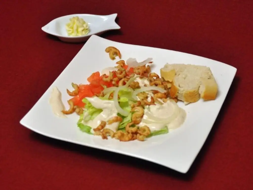 Коктейль из креветок с чесночным багетом