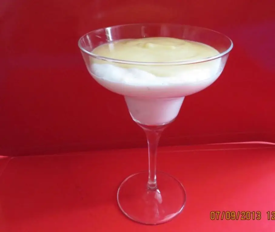 Десерт: Блюдо для щенков с кремом из винной пены