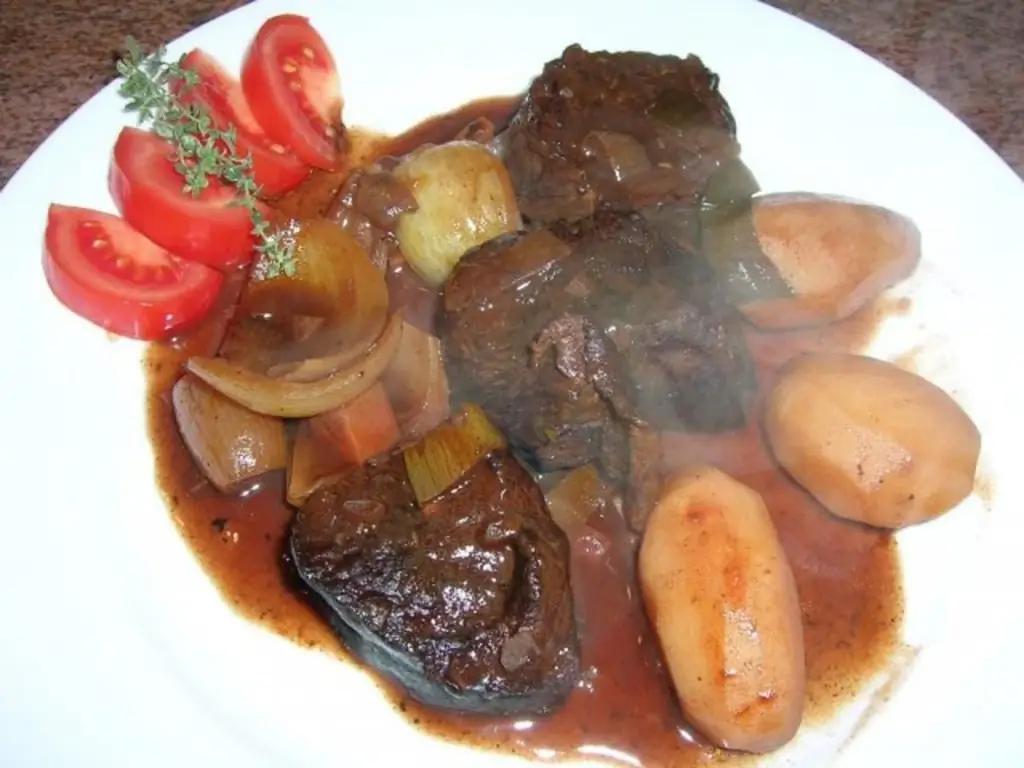 Stufato в красном вине (тушеная говядина по-итальянски)