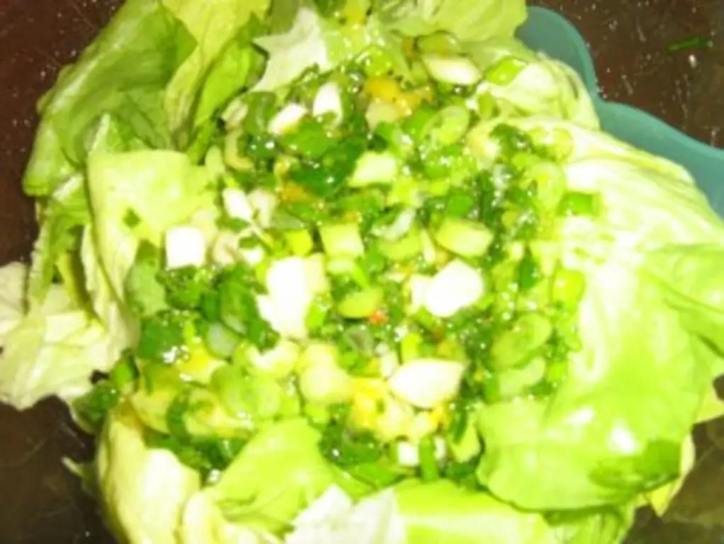 Зеленый салат с апельсинами