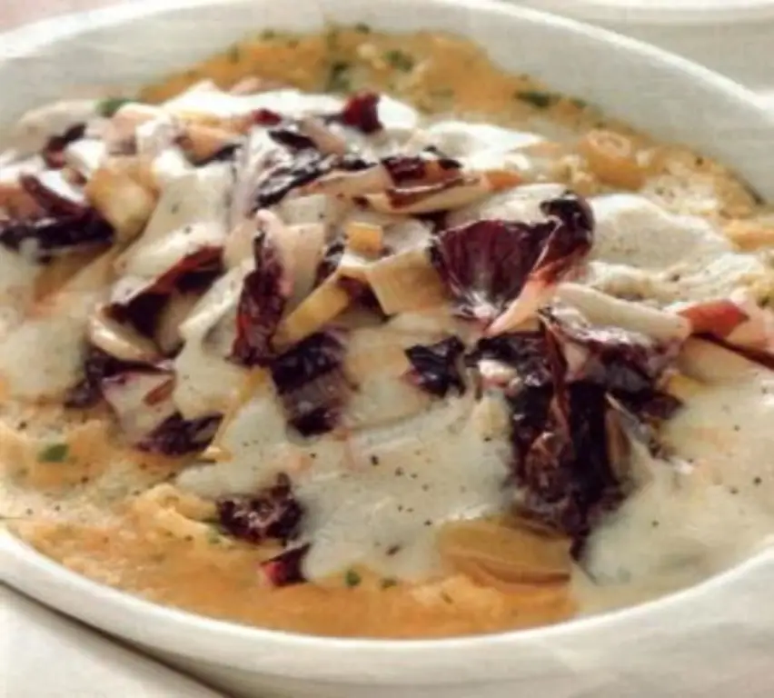 Первое блюдо teglia filante с радиккио и таледжио