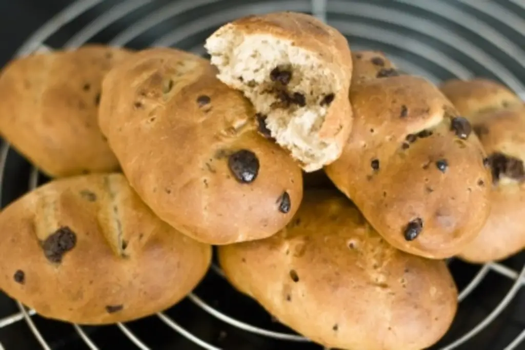 Schoggiweggli со свежими дрожжами и пшеничной мукой тип 405