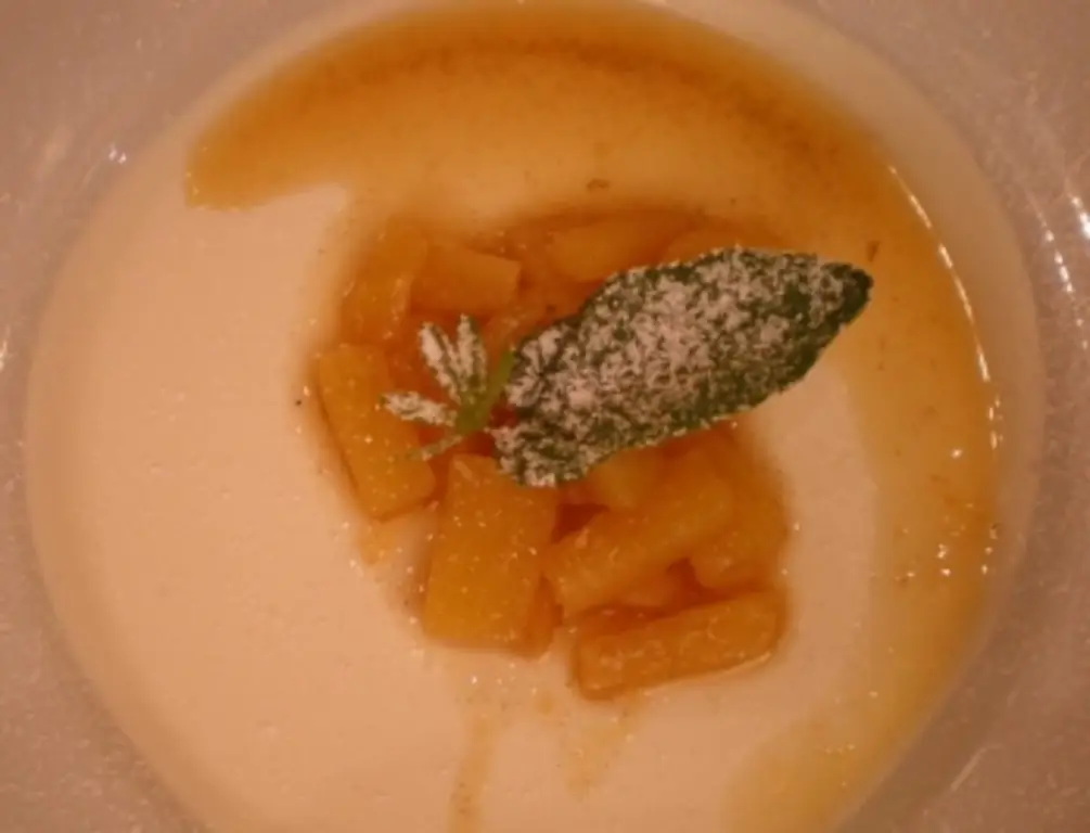 Вла из бобов тонка с ананасом