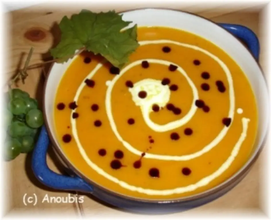 Тыквенный суп со сливочным соусом