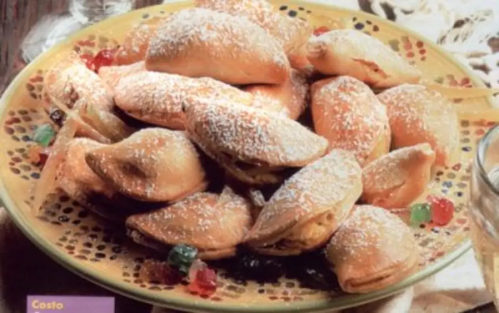 Десерт fiadoni abruzzesi