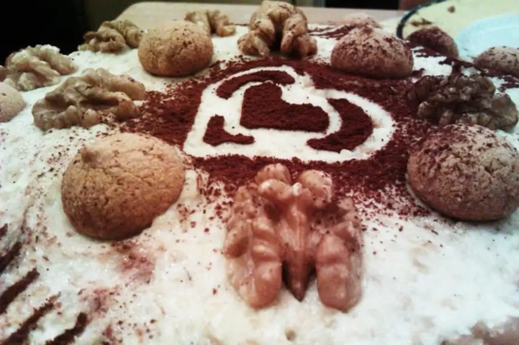 Ореховый торт с кремовой начинкой