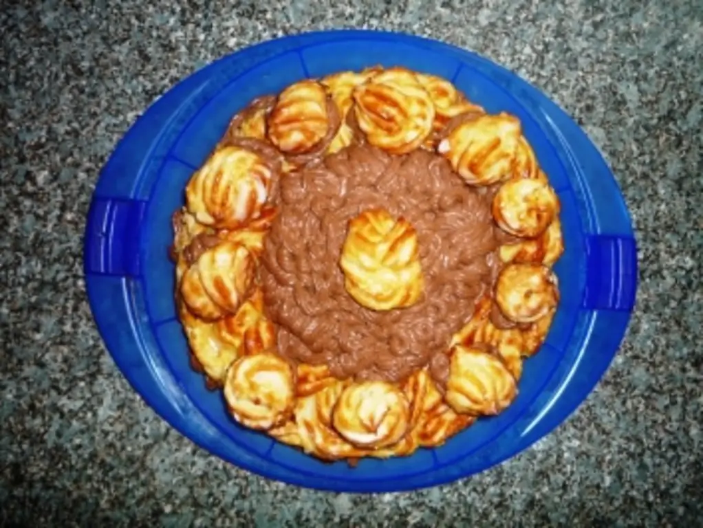 Сливочный торт из слоеного крема