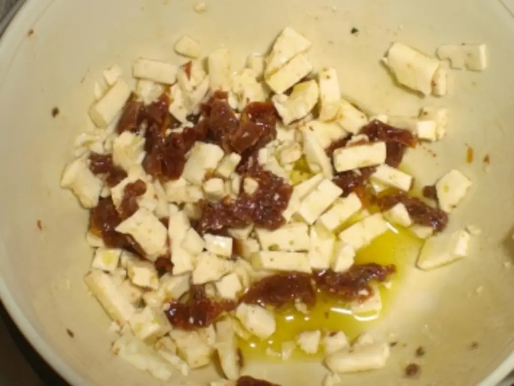 Жареные помидоры, фаршированные фетой