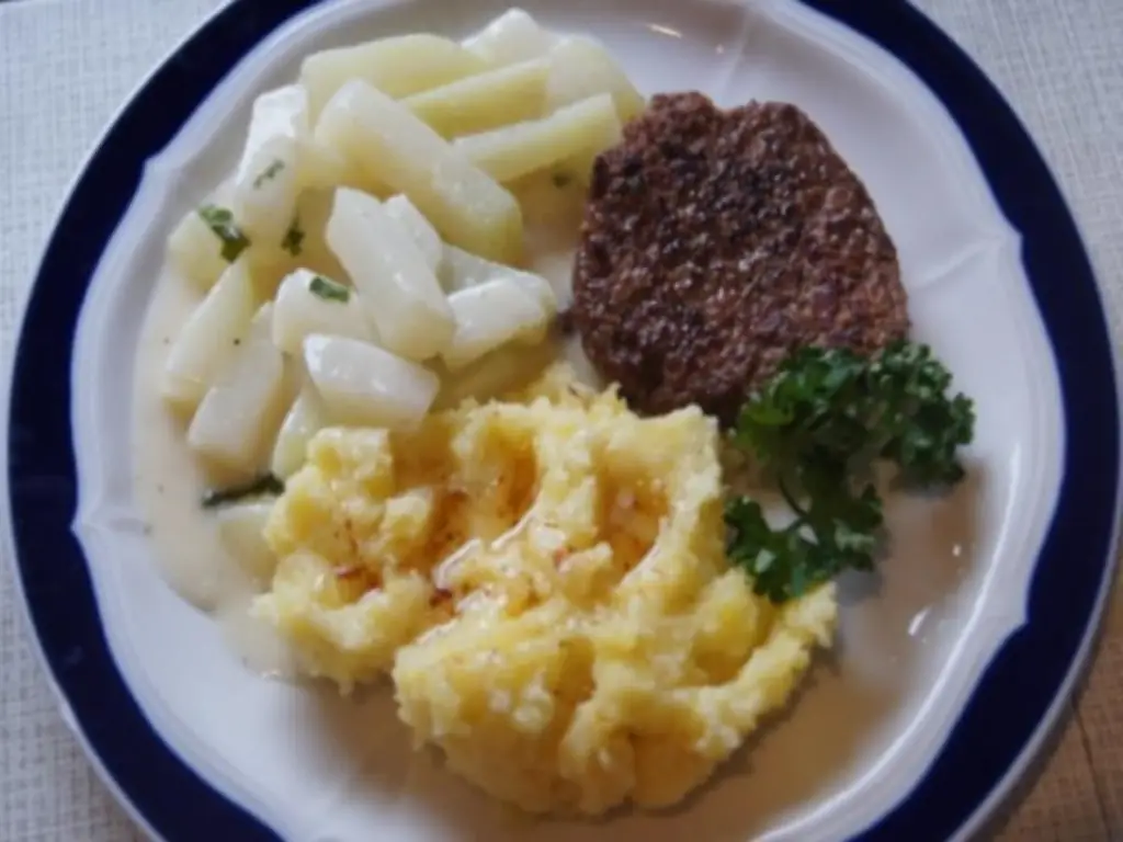 Мясной стейк со сливками