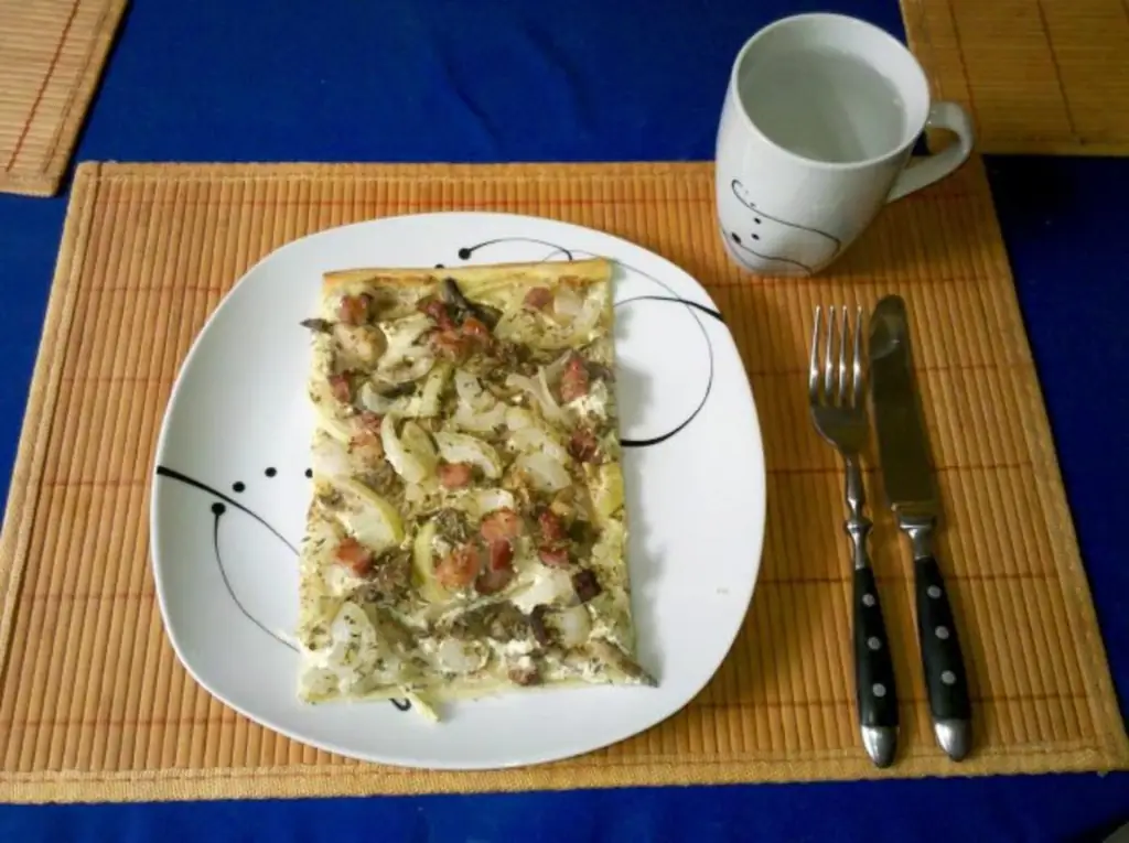 Flammkuchen: средиземноморский тарт фламбе с грибами