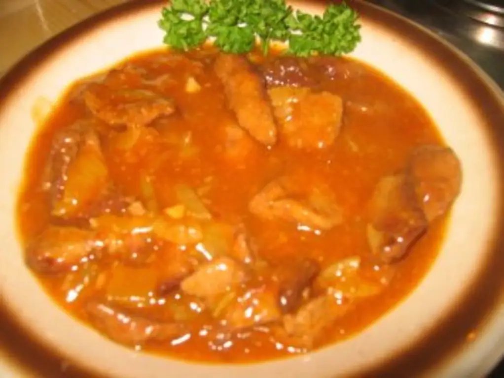 Мясо: Нарезанная свиная печень под соусом Марсала