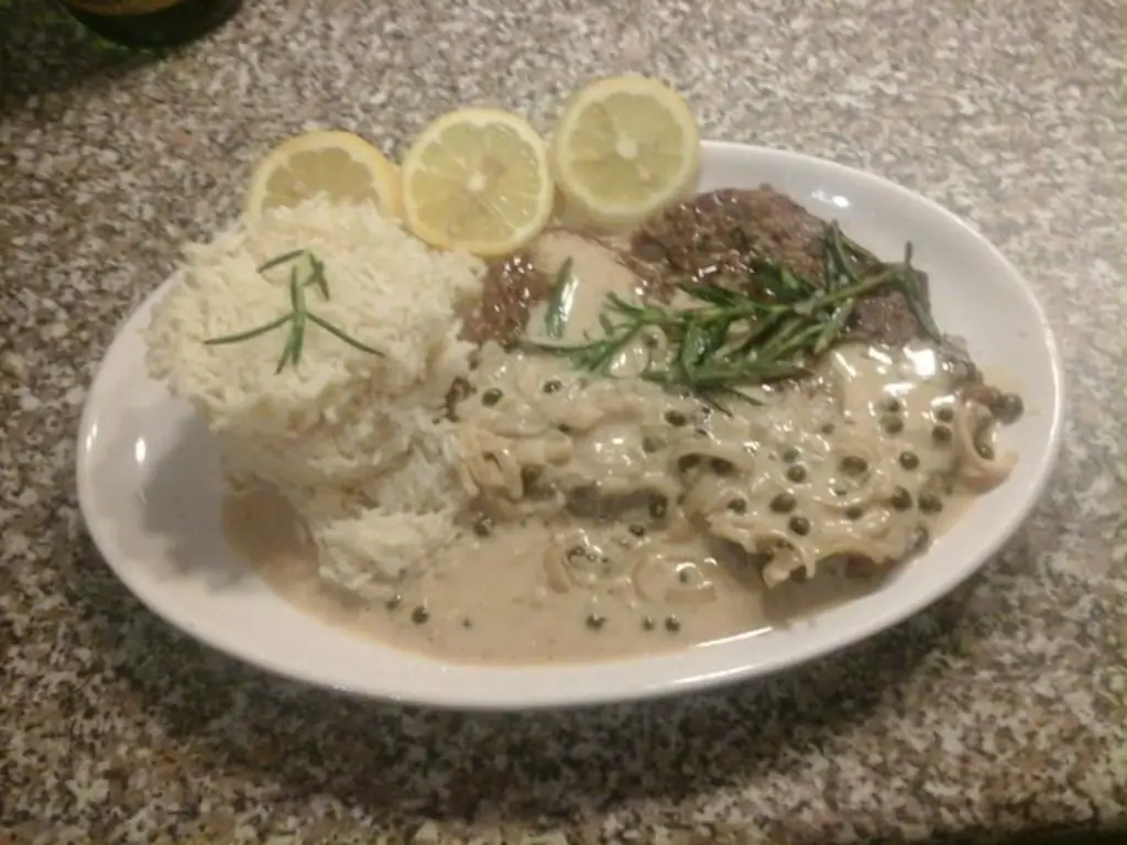 Антрекот по-донски с перечным соусом