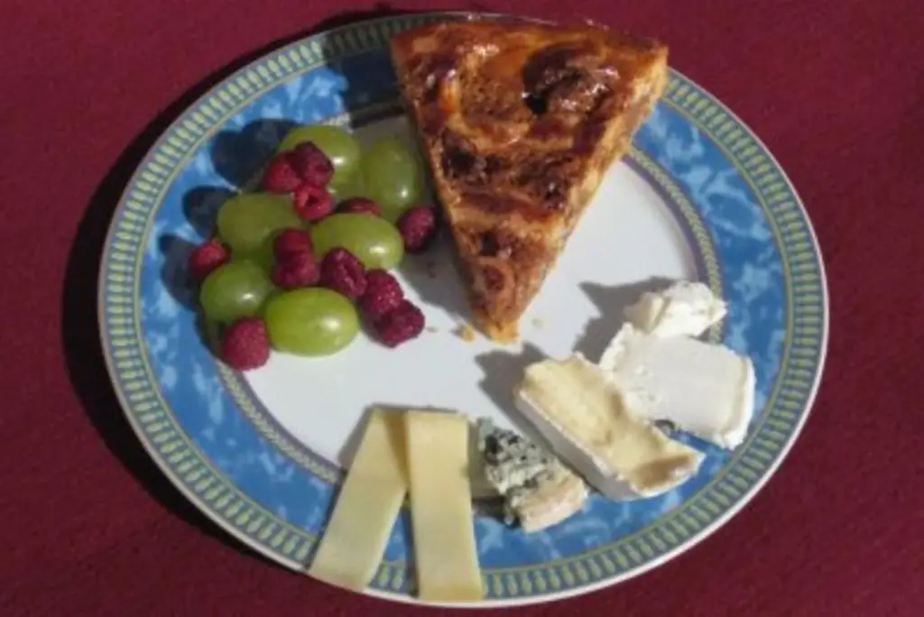 Ореховый пирог с яичным желтком и мукой
