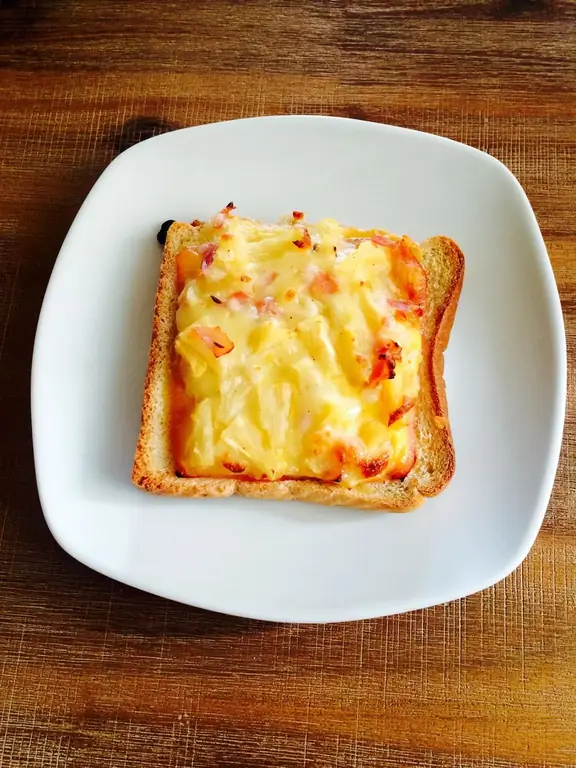 Гавайская пицца тост с яйцом