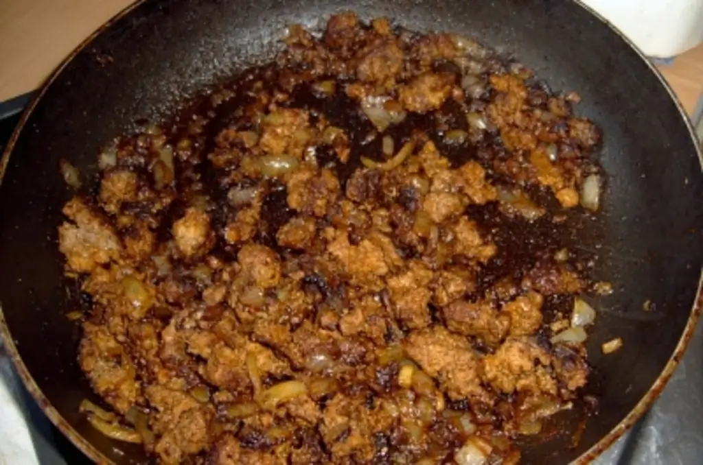 Турецкий: листы теста юфка с начинкой из ветчины и козьим сыром